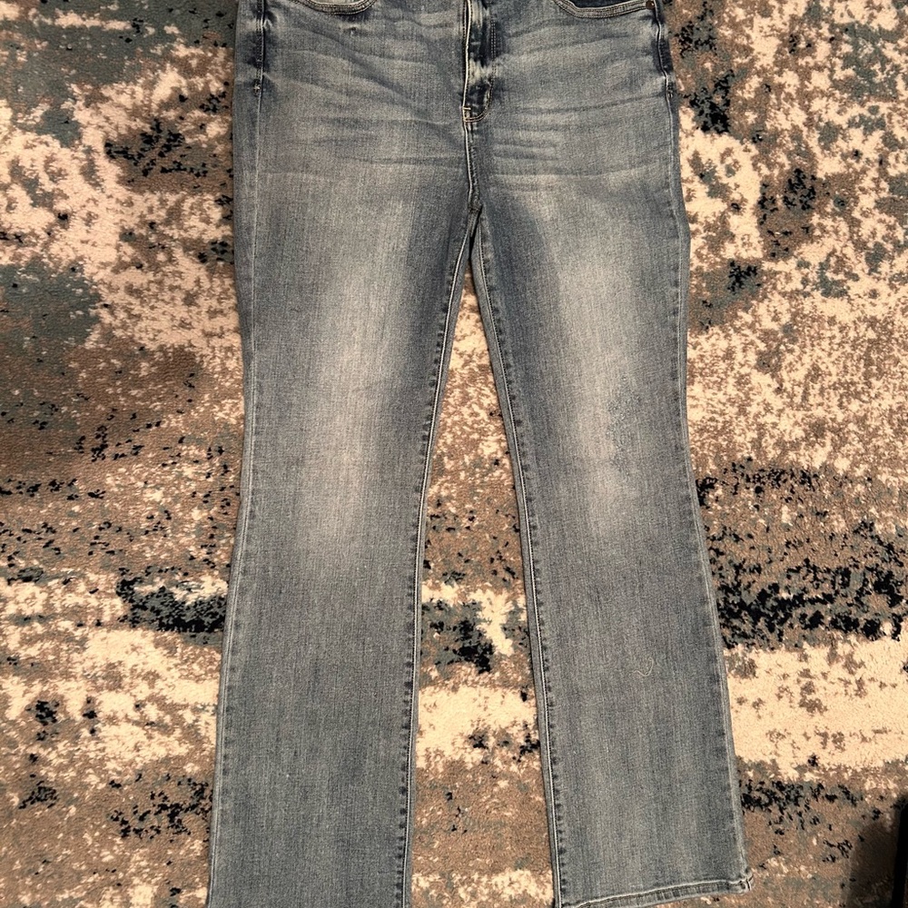 Judy Blue Light Wash Straight Leg Jeans
